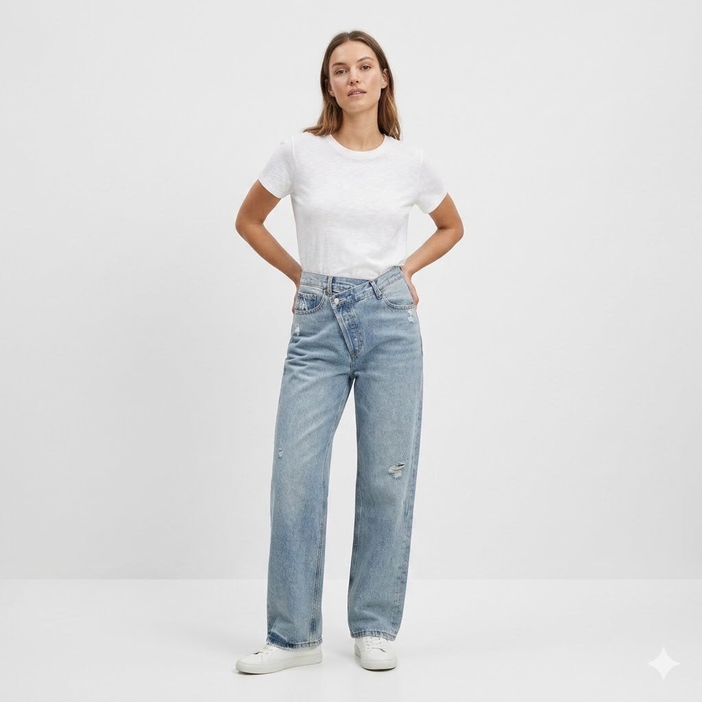 Charlotte Pembroke | High-Waist Straight-Leg Jeans med Asymmetrisk Design