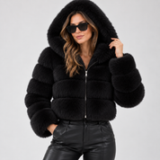 Signe Dahl | Kort hooded faux fur-jakke til kvinder