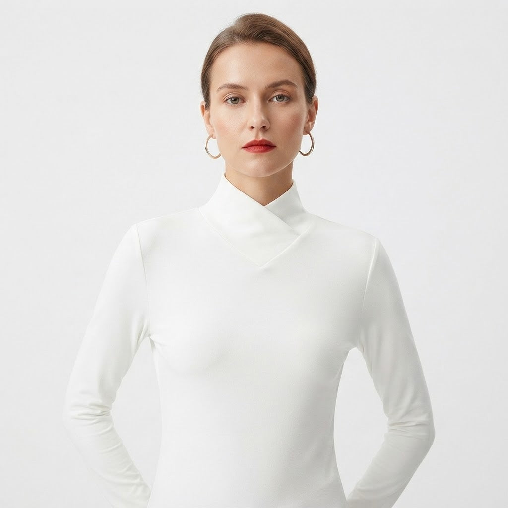 freja-bertelsen-sculpteret-turtleneck-bluse-til-kvinder-model.jpg