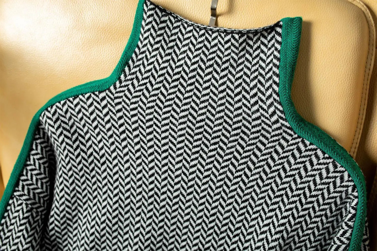 Cordelia Ashburn | Stribet Sweater i Varm Hverdag-Stil
