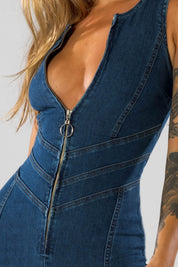 Margot Sinclair | Denim-dragt med hjerteformet udsnit og flare-ben