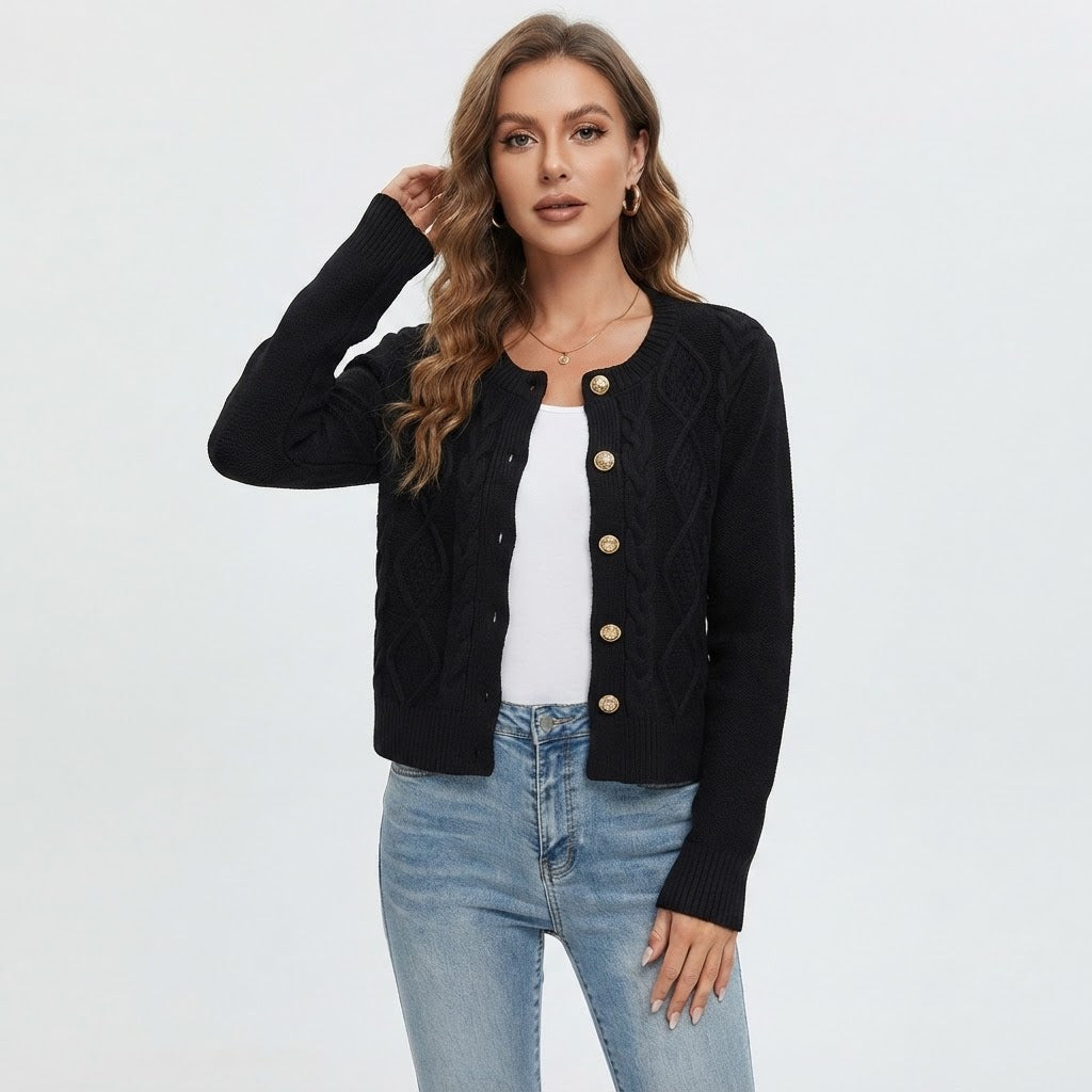 katja-dam-marinebla-cardigan-med-knapper-og-kabelstrik-model.jpg