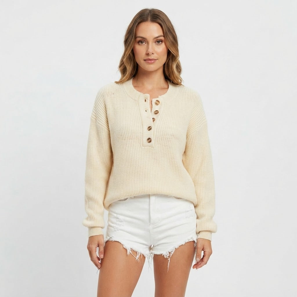 Laura Lund | Strickpullover mit Knöpfen und Rundhalsausschnitt