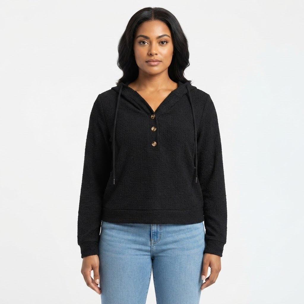 lene-pedersen-hoodie-med-knaplukning-i-blodt-strik-model.jpg