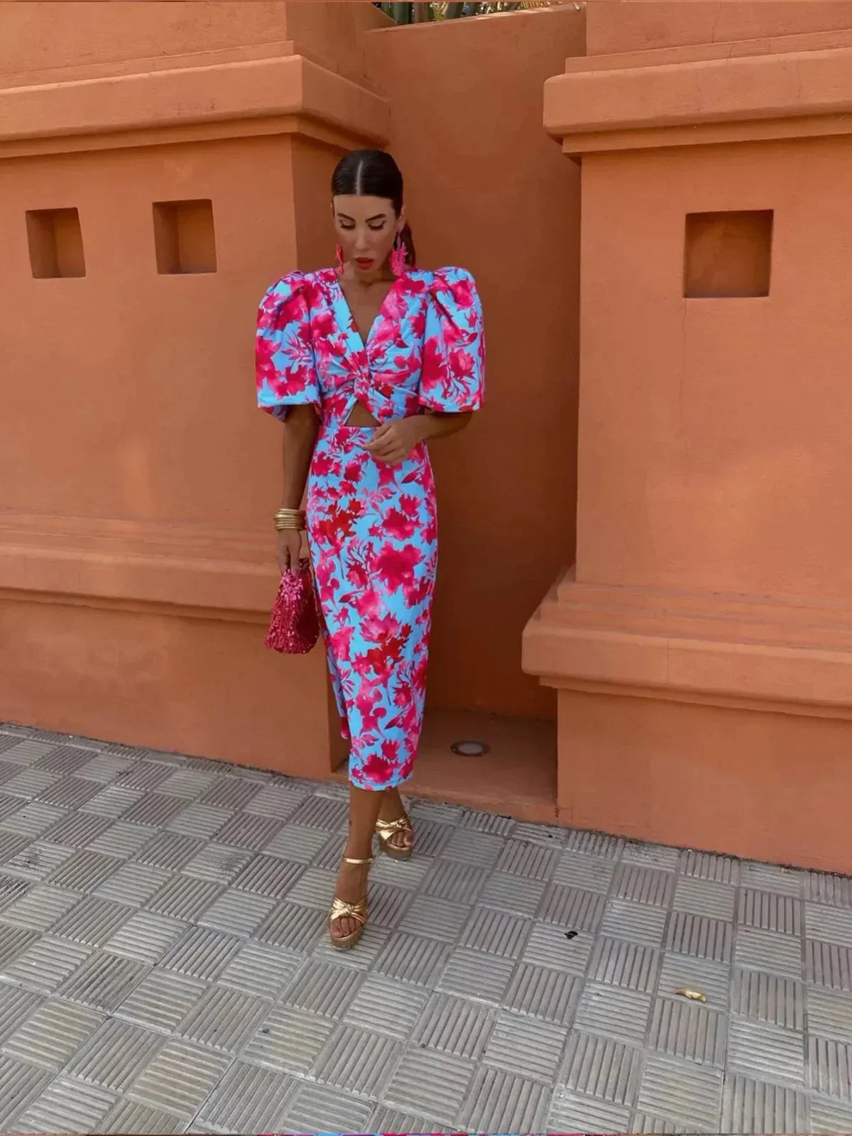 Valentina Carlisle | Midi-kjole med plisserede ærmer i farverige blomsterprint