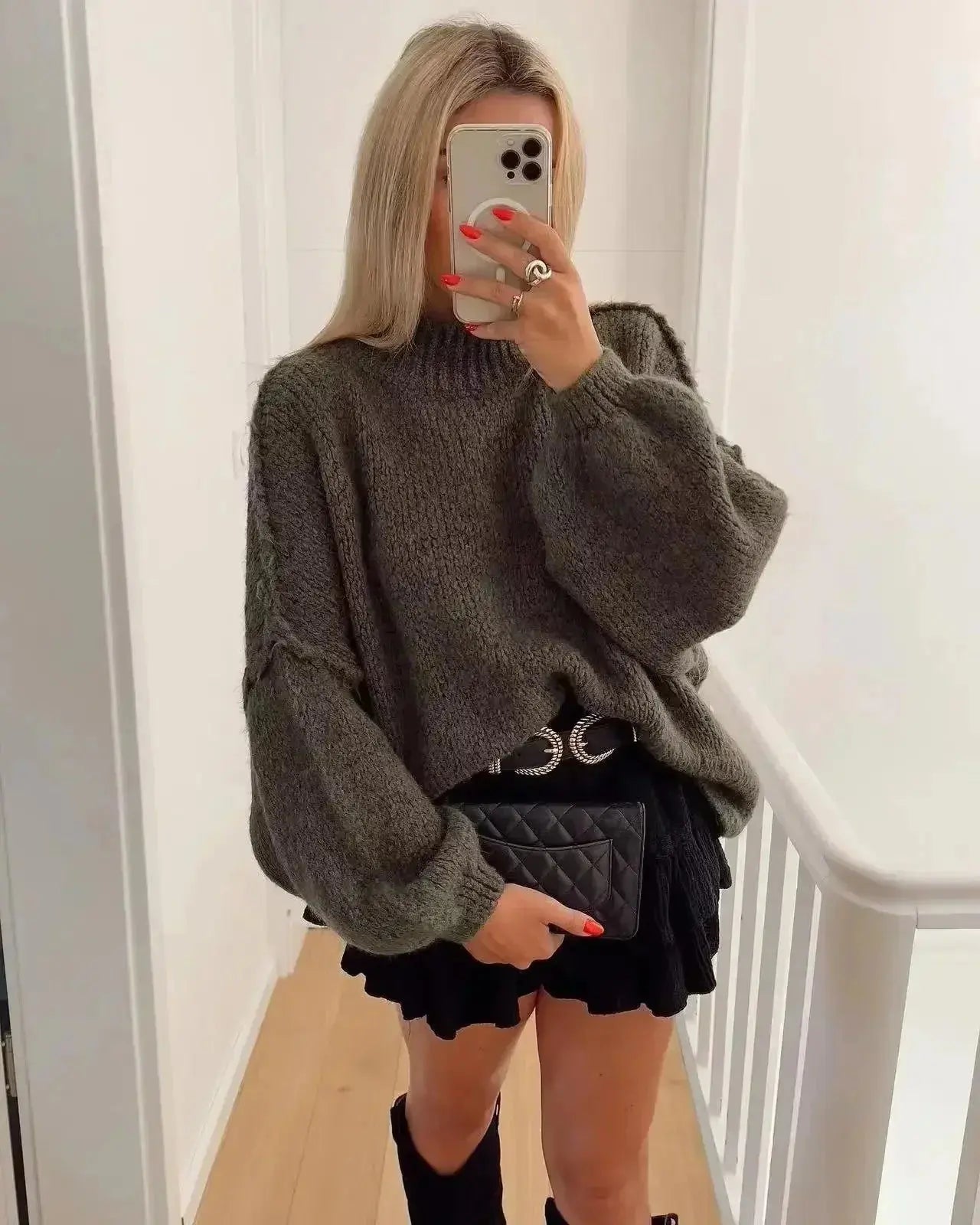 Harriet Sinclair | Oversize Efterårspullover i Beige – Blød & Varm Komfort