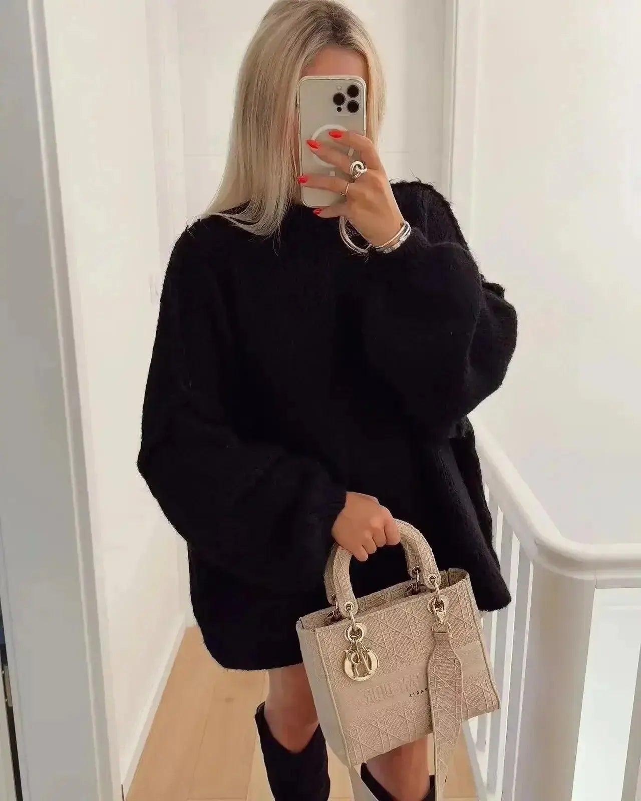 Harriet Sinclair | Oversize Efterårspullover i Beige – Blød & Varm Komfort