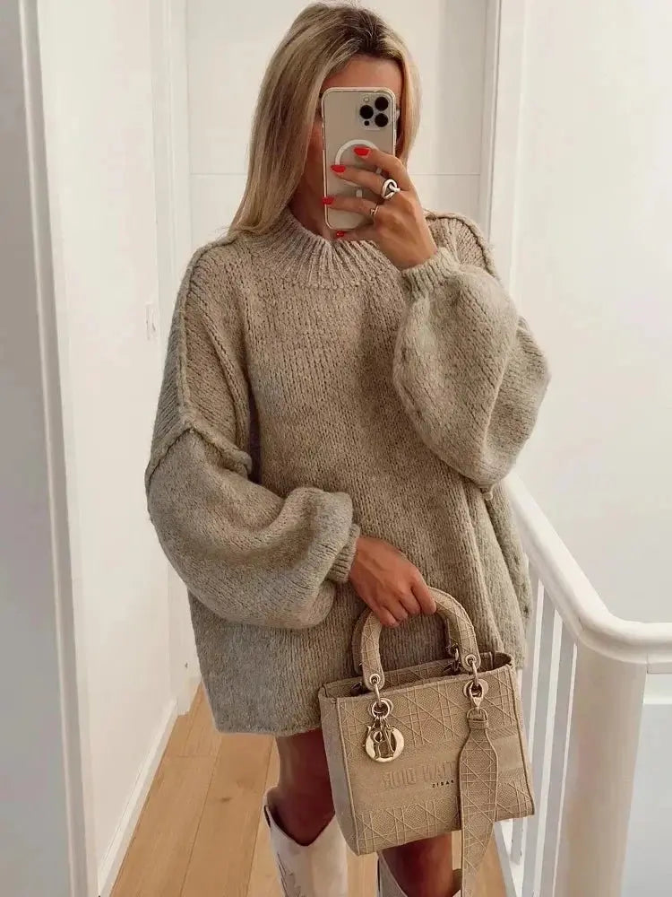 Harriet Sinclair | Oversize Efterårspullover i Beige – Blød & Varm Komfort