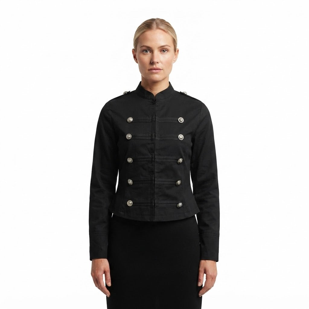 lotte-andersen-cropped-militaerjakke-med-solvknapper-model.jpg