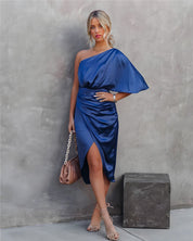 Claudia Salvatore | Midi-festkjole med asymmetrisk design i midnatsblå satin