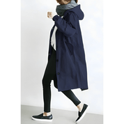 Amélie Rousseau | Oversized frakke med hætte og elegante knapper