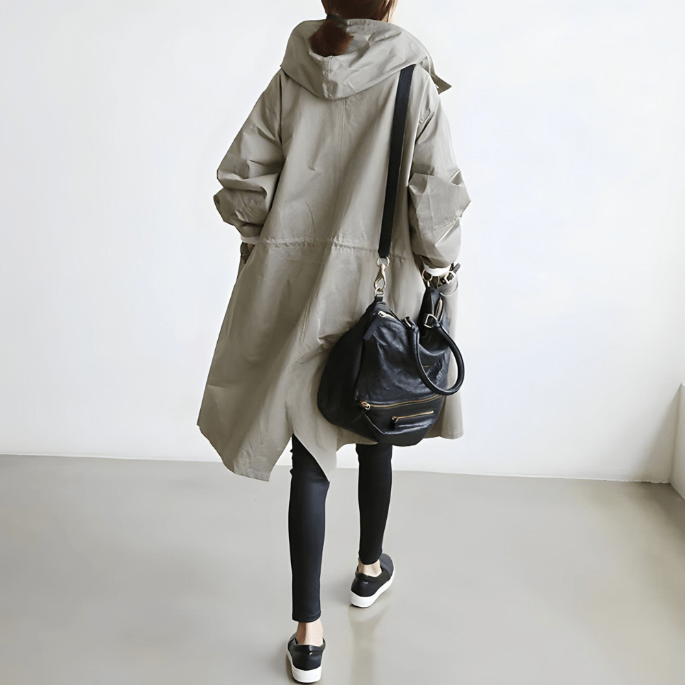 Amélie Rousseau | Oversized frakke med hætte og elegante knapper