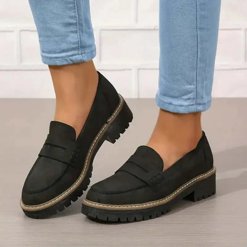 Rosalie Thornsby | Slip-On Loafers med Kraftig Sål i Sort