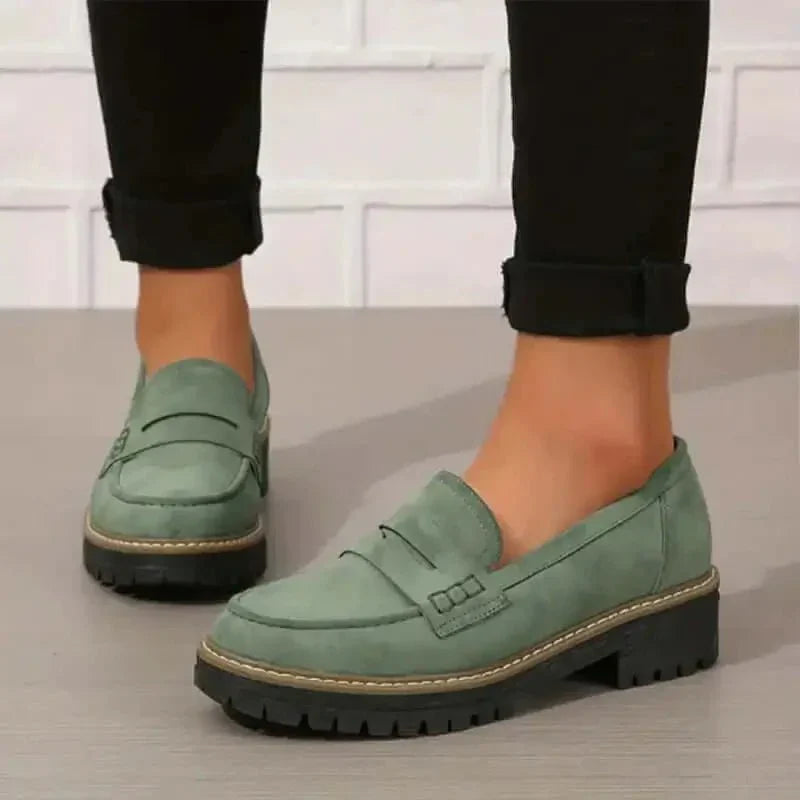 Rosalie Thornsby | Slip-On Loafers med Kraftig Sål i Sort