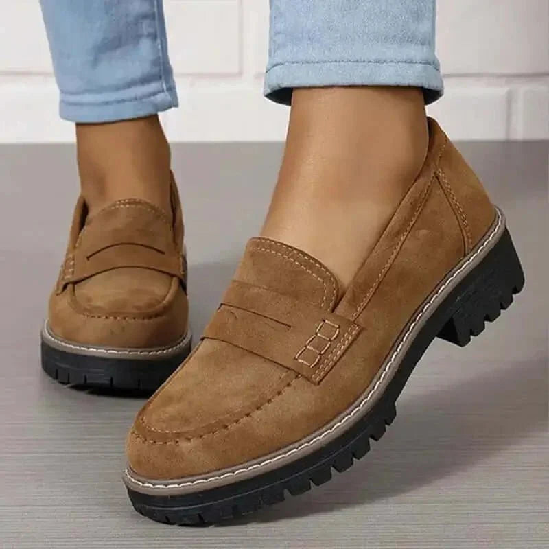 Rosalie Thornsby | Slip-On Loafers med Kraftig Sål i Sort