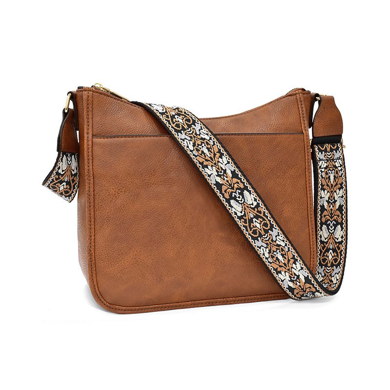 Trine Madsen | Crossbody taske i cognacbrun faux læder med boho skulderrem