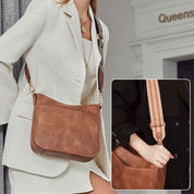 Trine Madsen | Crossbody taske i cognacbrun faux læder med boho skulderrem