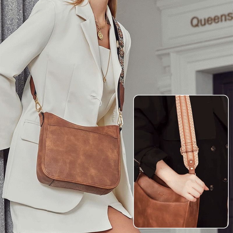 Trine Madsen | Crossbody taske i cognacbrun faux læder med boho skulderrem