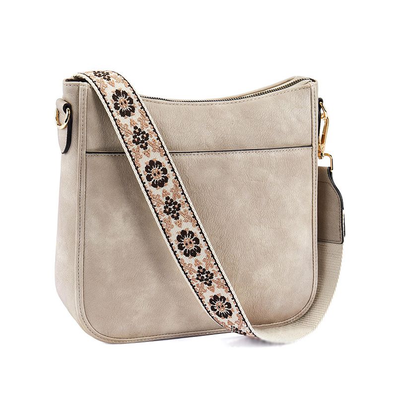 Trine Madsen | Crossbody taske i cognacbrun faux læder med boho skulderrem