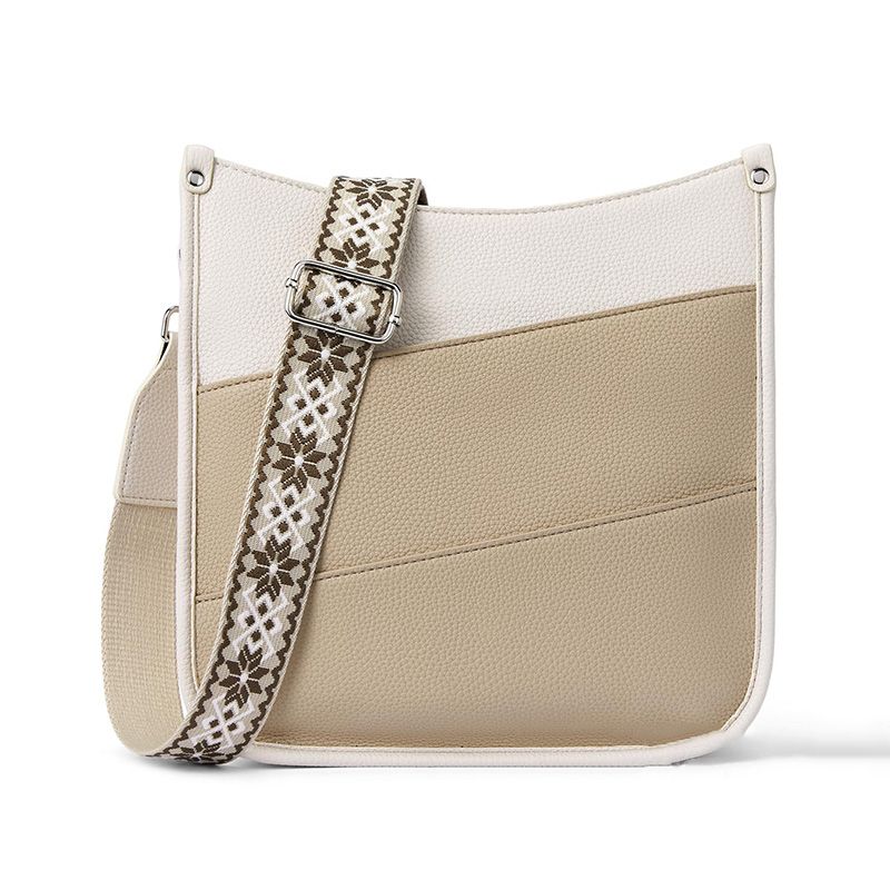 Trine Madsen | Crossbody taske i cognacbrun faux læder med boho skulderrem
