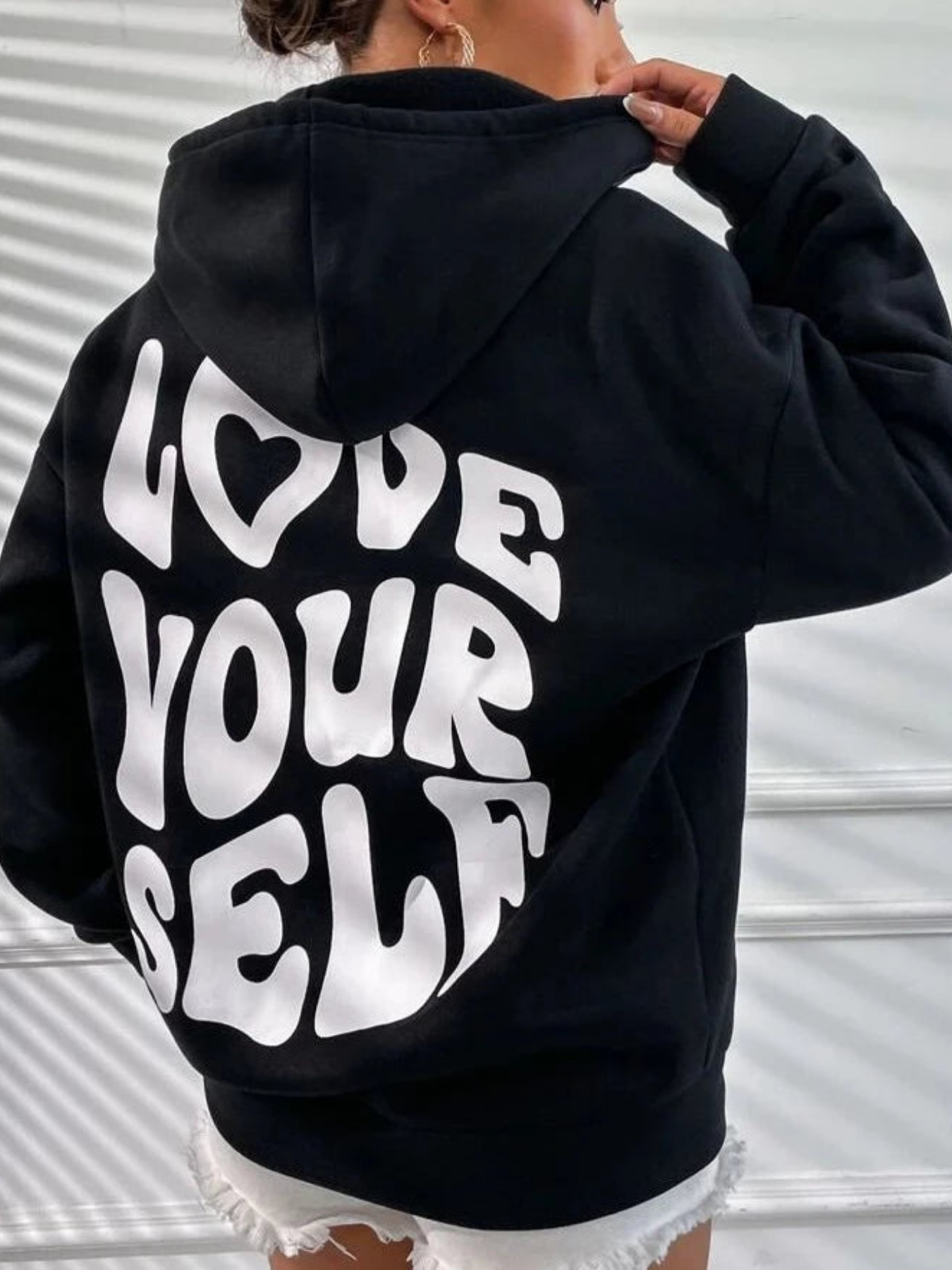 Roxanne Bellamy | Oversized Hoodie med Love Yourself-Rygprint