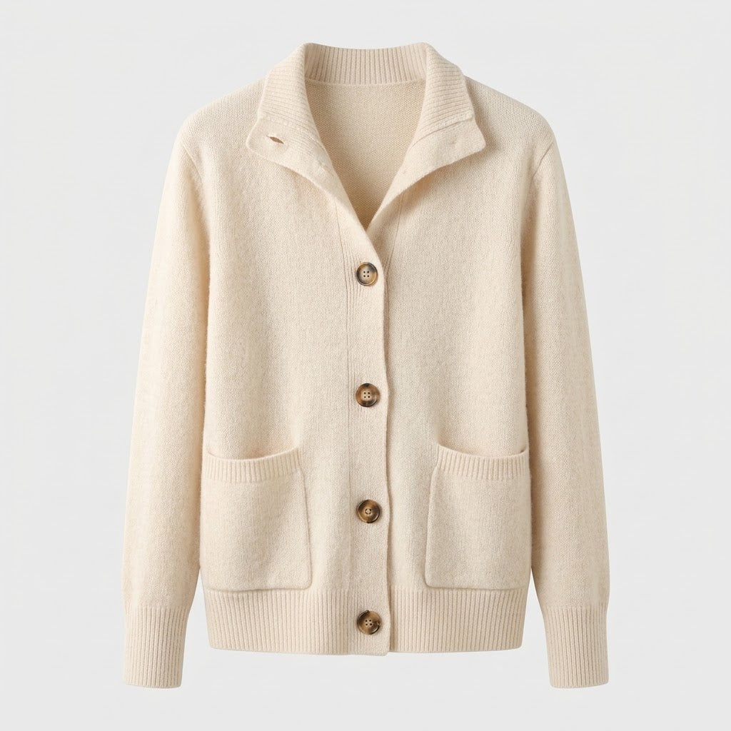 Regitze Kjærsgaard | Cardigan mit Kragen aus luxuriösem Strick
