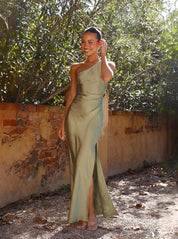 Lucia Pemberton | Maxi-kjole med One-Shoulder Design i Sage Green
