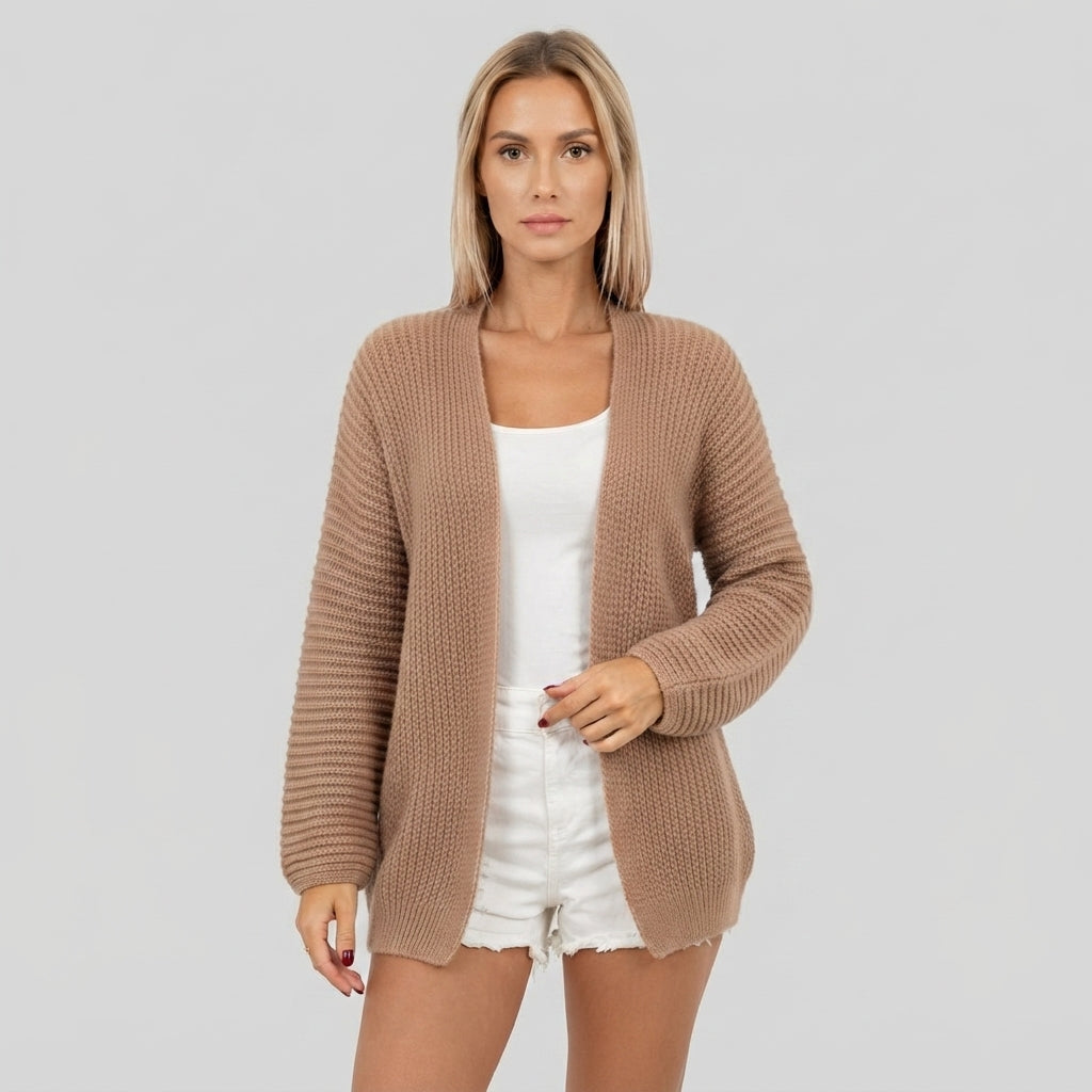 ronja-feldt-oversized-strikcardigan-i-lilla-model.jpg