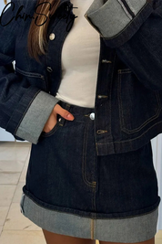 Stella Blackwell | Cropped denimjakke i mørk vask med kontrastsyning