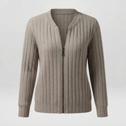 Tanja Riis | Ribstrikket cardigan med lynlås i beige