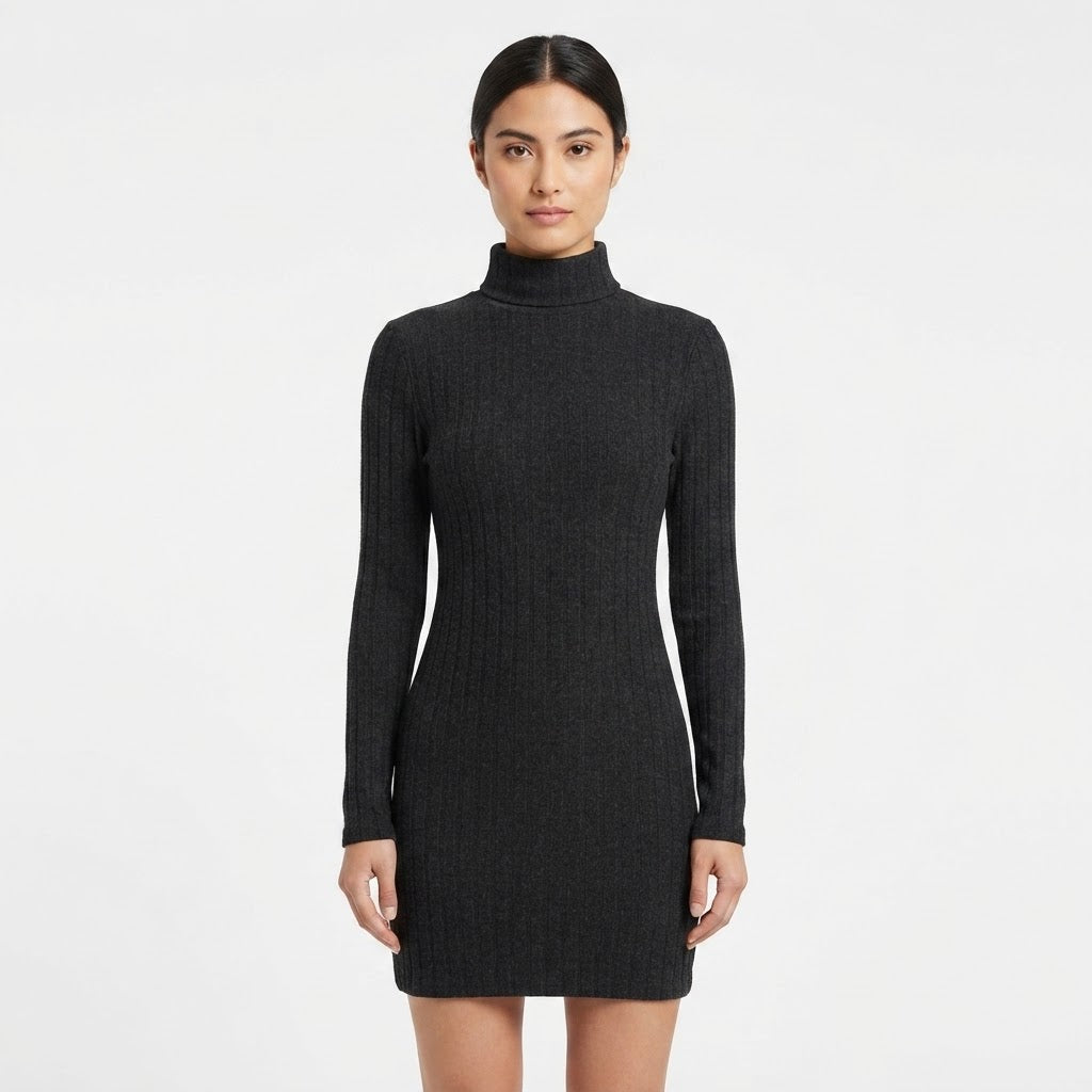 tina-bruun-ribstrikket-mini-sweaterkjole-til-kvinder-model.jpg