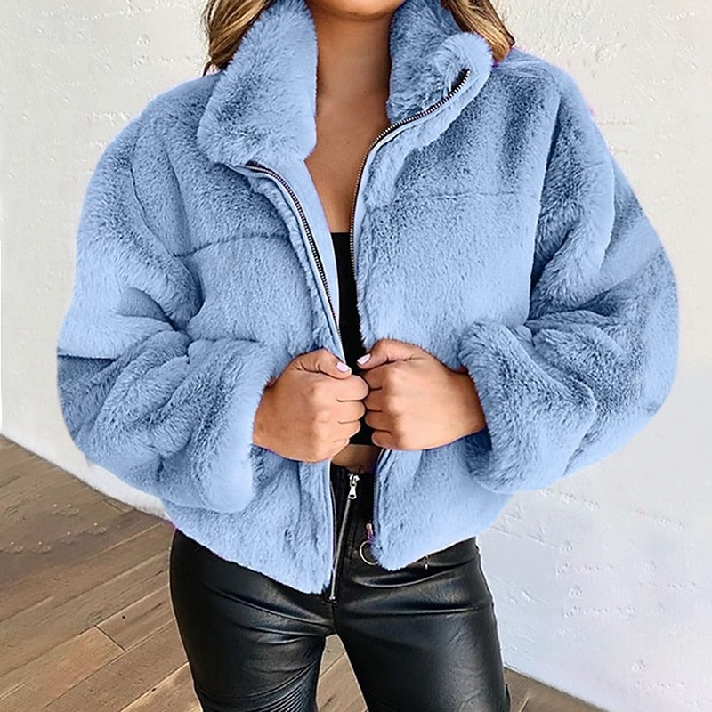 Nicoline Falk | Cropped Teddy-jakke i lyserød pels-look