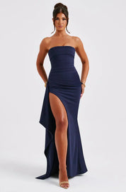 Valentina Moretti | Off-shoulder maxikjole med twist-detalje