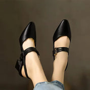 Charlotte Dubois | Erotiske pumps til kvinder med blokhæl og elegant remdesign